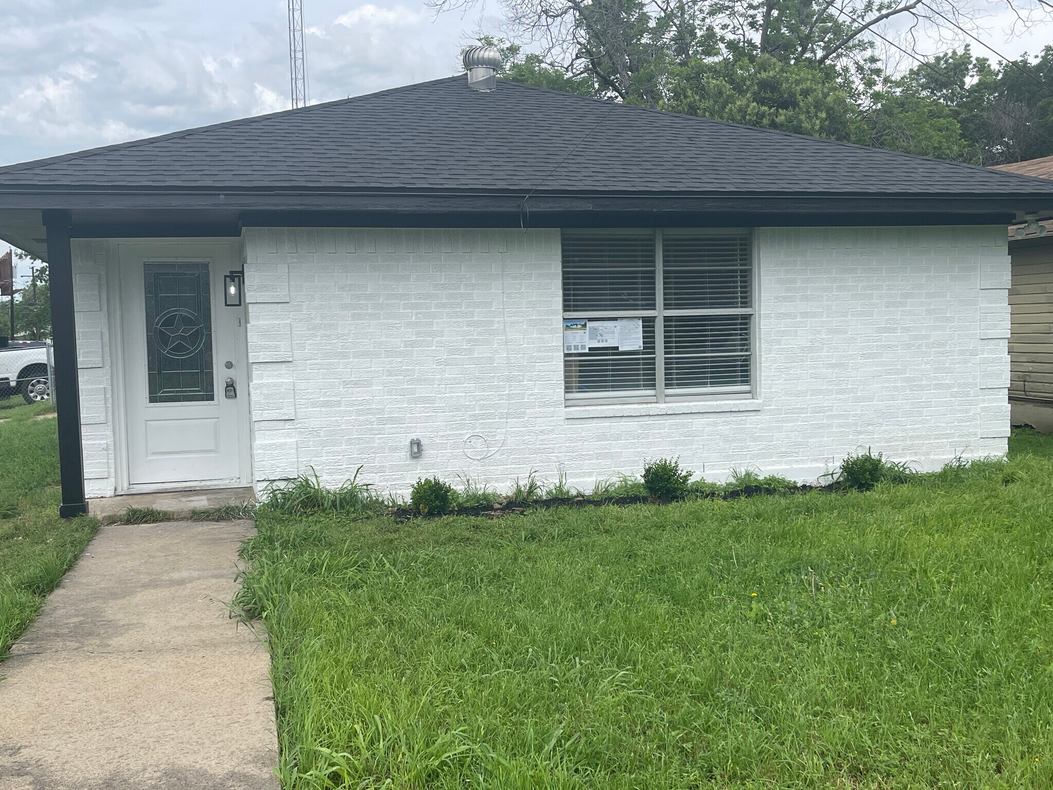 Front view - 1829 Wood Ave