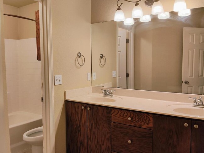 Building Photo - 2813 Conner Dr