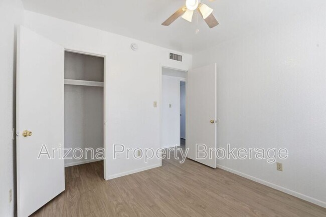 Building Photo - 1636 W Wescott Dr