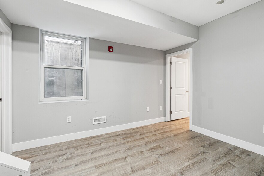 Building Photo - 912 N 16th St