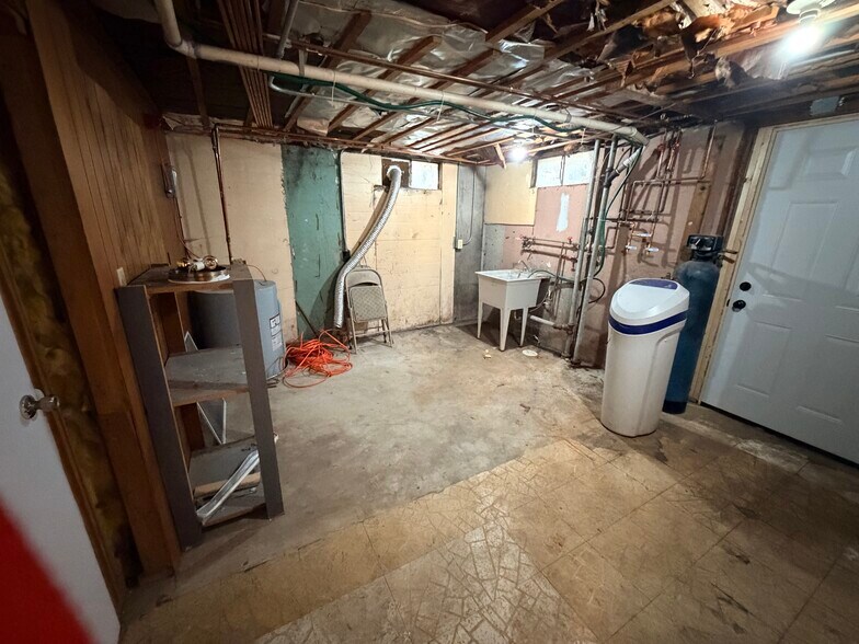 Building Photo - 528 King St