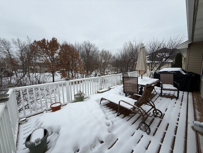 Building Photo - Spacious 5 Bedroom Home in Andover | Finished Walkout | 3-Car Garage