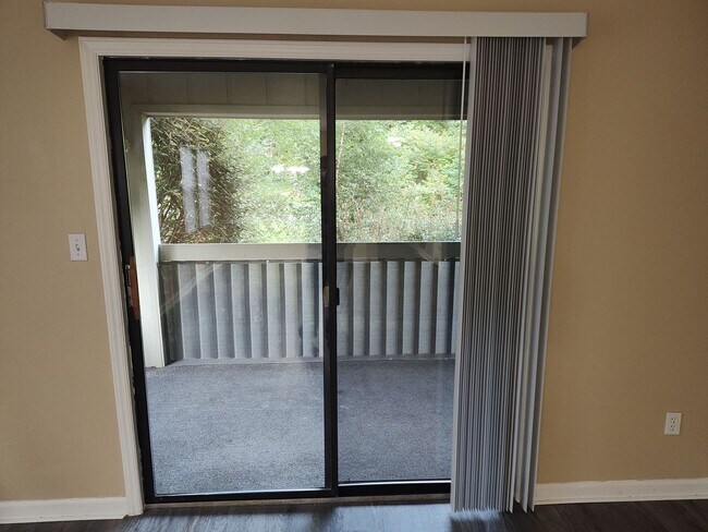 Building Photo - Well Maintained Condo Gated Community