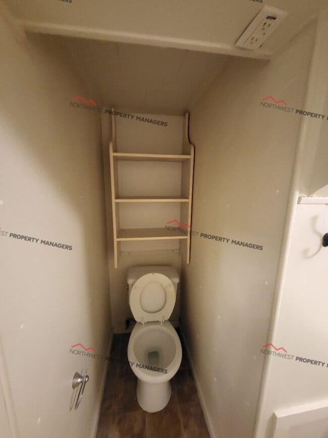 Building Photo - r139d