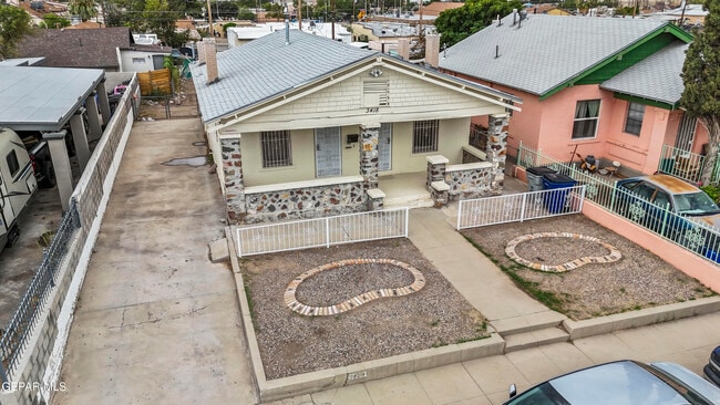 Building Photo - 3418 Yandell Dr