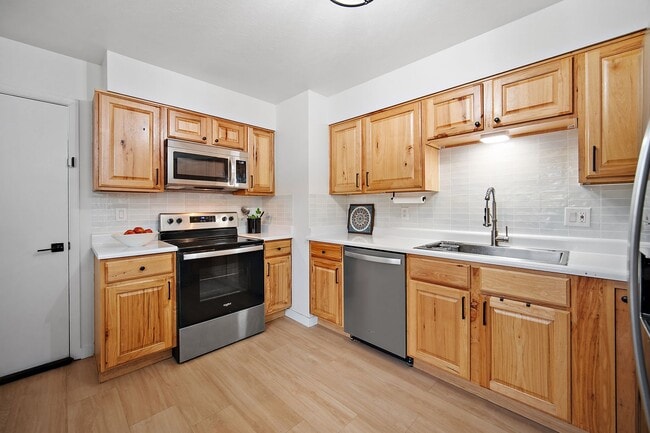 Building Photo - 622 Paradise Ln