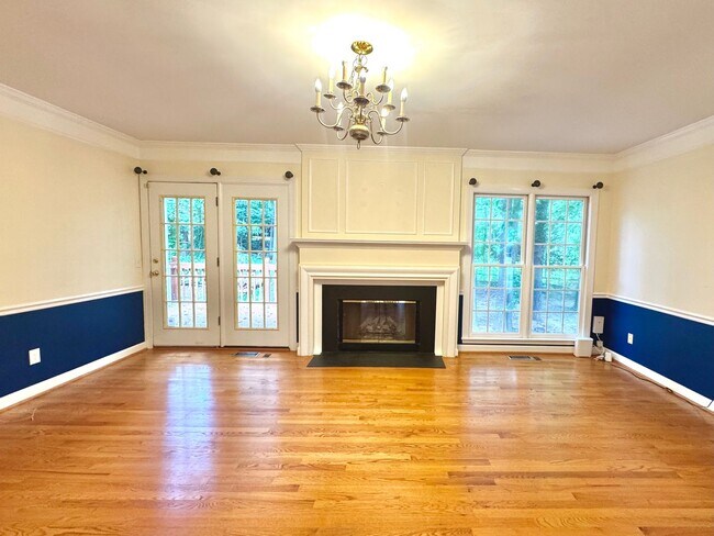 Building Photo - 4 Bed | 2.5 Bath House in Chapel Hill