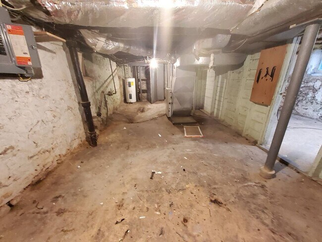 Building Photo - 373 Ahnaip Street