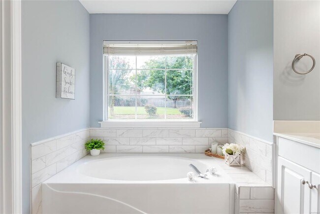 Building Photo - 9300 Greythorne Way