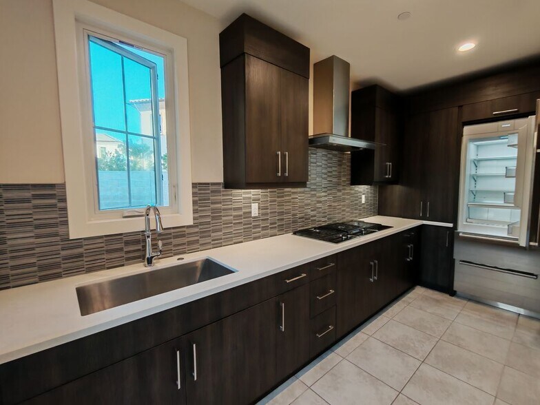 Building Photo - 55 Thrasher