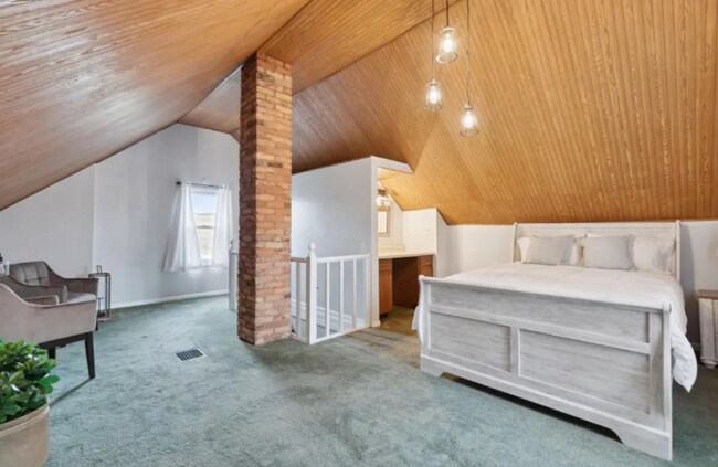 Building Photo - 1809 Rivard Rd