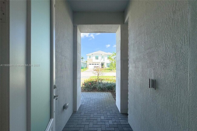 Building Photo - 2662 NW 87th Ter
