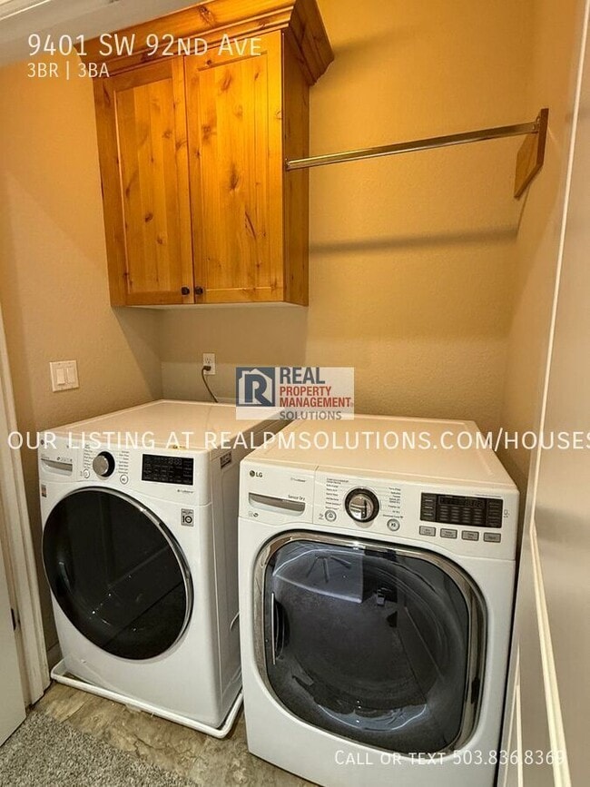 Building Photo - 9401 SW 92nd Ave