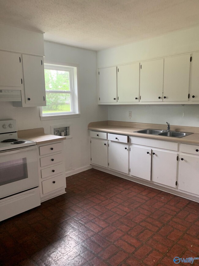 Building Photo - 208 Longview St