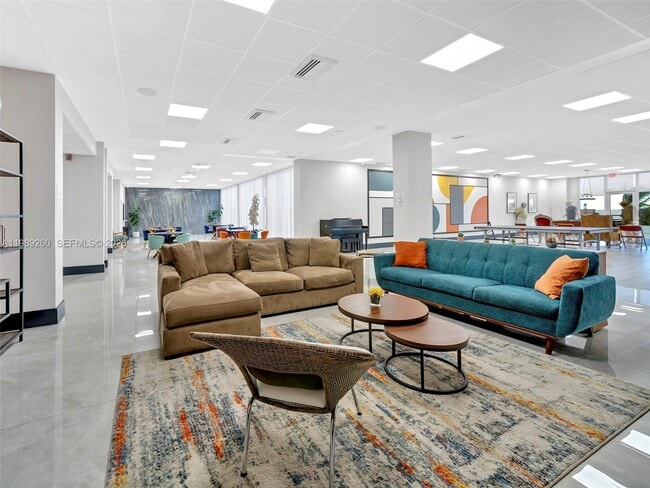 Building Photo - 3140 S Ocean Dr