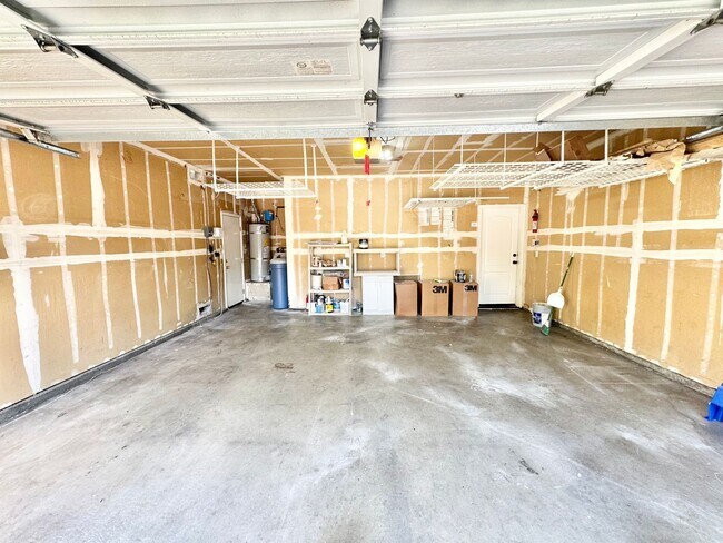 Building Photo - Beautiful 5 bed 3 bath Home in Wildhorse