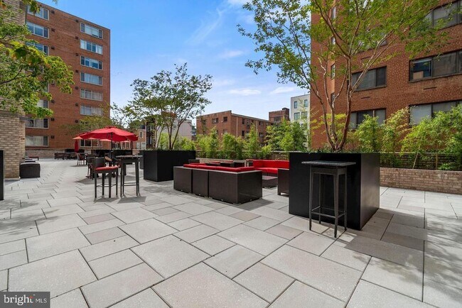 Building Photo - 950 25th St NW