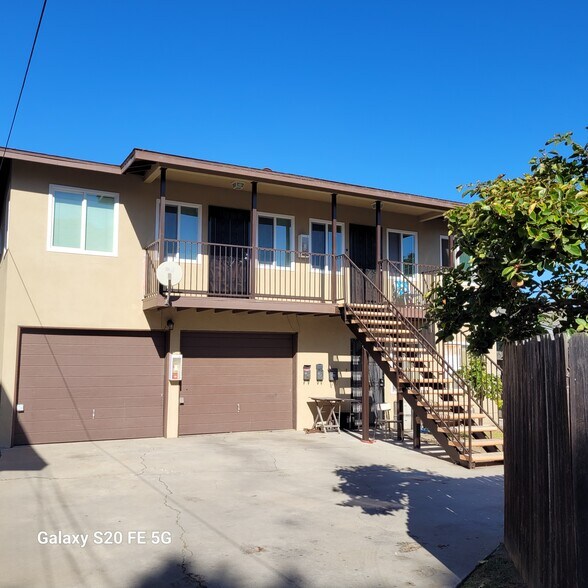 Triplex in back - 935 Freeman Ave