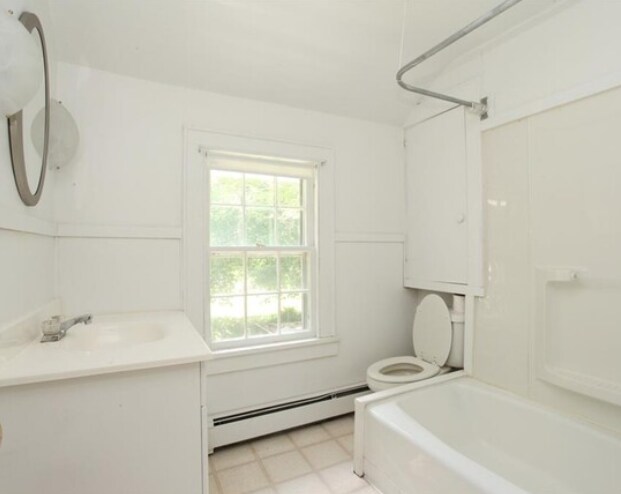 Shared Upstairs Bathroom - 1 N Sawyer Hill Rd