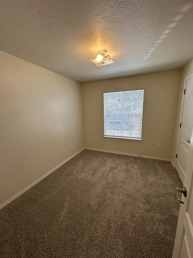 Building Photo - "Modern 2-Bed, 2-Bath Retreat in Boise's Heart – 985 Sq Ft of Pure Comfort!"