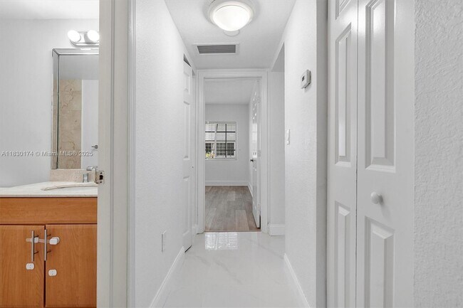Building Photo - 9745 Bay Harbor Terrace