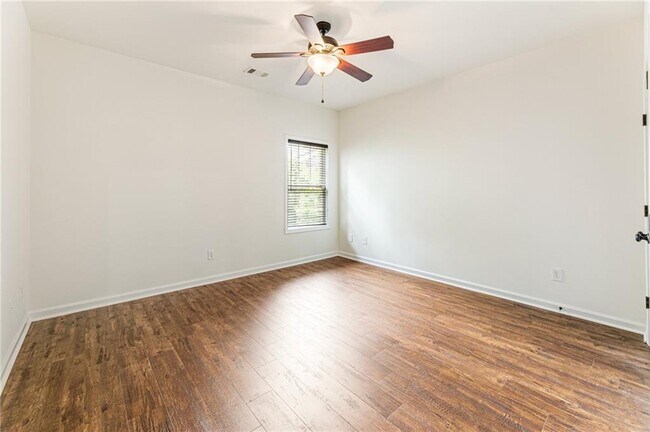 Building Photo - 13294 Kemper Rd