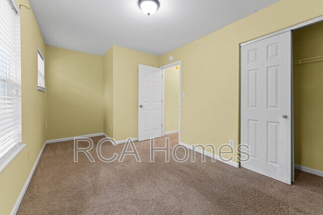 Building Photo - 3212 River Villa Way