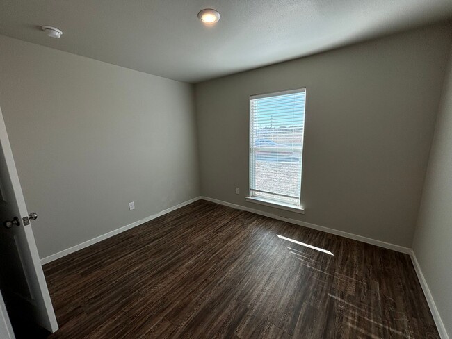 Building Photo - Get Rental In Upland West Available Now