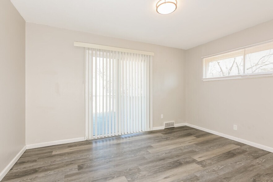 Building Photo - 1657 Mowbry Ln