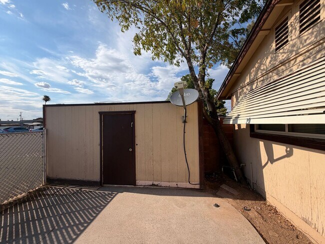 Building Photo - 3 Bed 2 Ba Condo