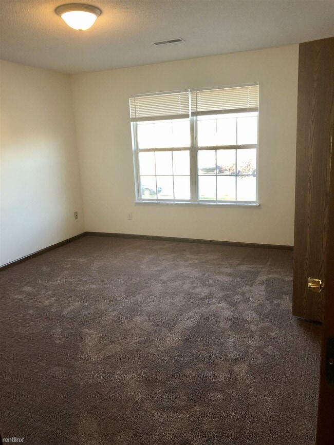Building Photo - 2 br, 1.5 bath Townhome - Club Centre Apar...