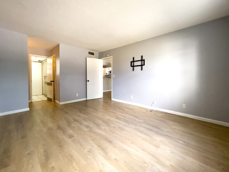 Building Photo - 2801 NW 47th Ter