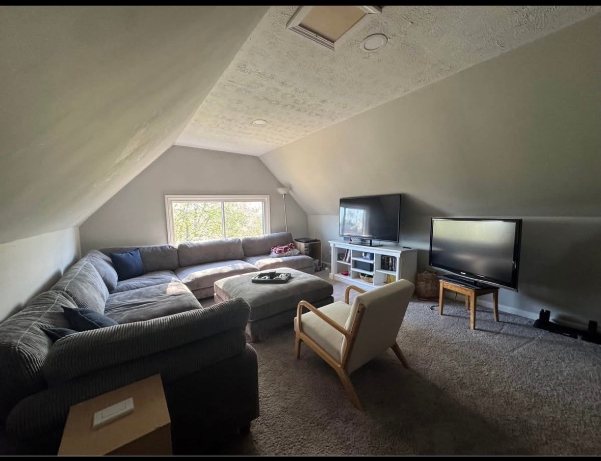 Building Photo - 1566 Newman Ave