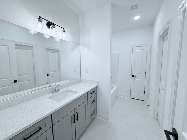 Building Photo - 624 Cottage Grv Cir
