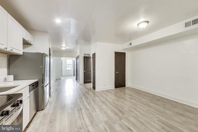 Building Photo - 3918 10th St NE