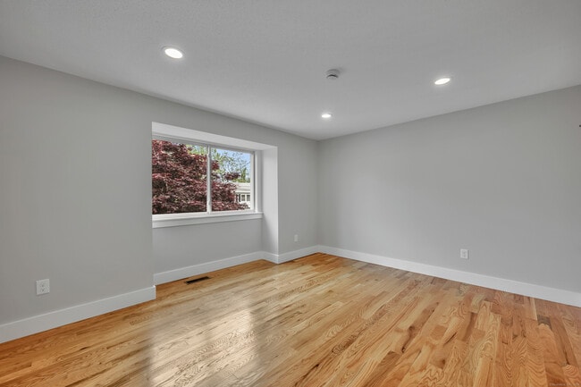 Building Photo - 103 Sprucedale Dr