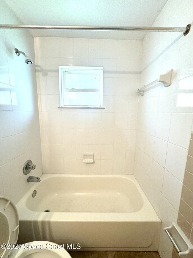 Building Photo - 10 Scott Ln