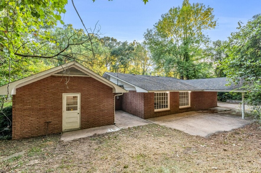 Building Photo - 706 Park Cir
