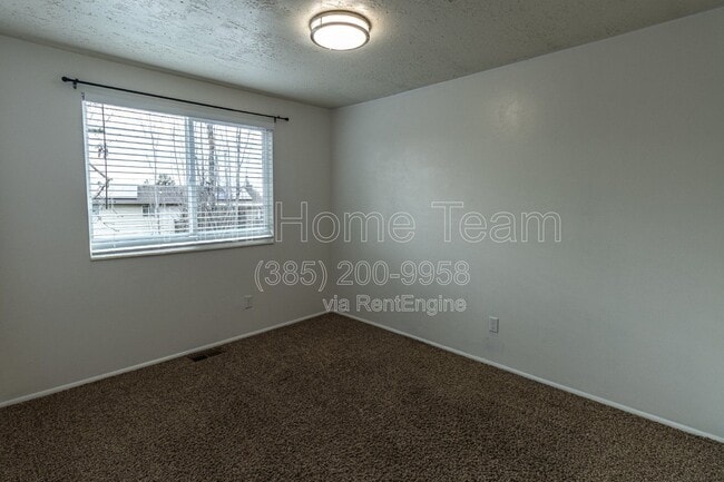 Building Photo - 1312 Roger Cir