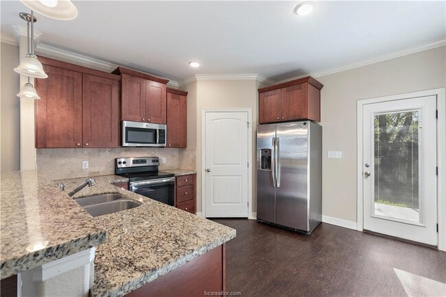 Building Photo - 1420 Holleman Dr