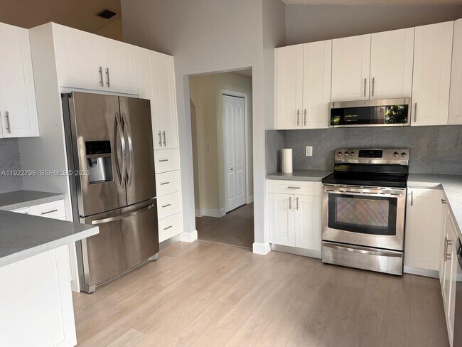 Building Photo - 15430 SW 143rd Terrace