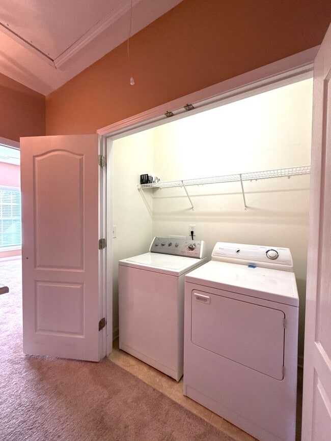 Building Photo - 8636 Beaver Creek Dr