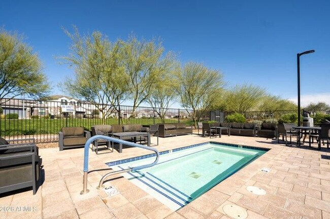 Building Photo - 5028 E Shady Glen Ave