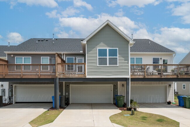 Back (2 car garage!) - 940 Robbie Jackson Ln