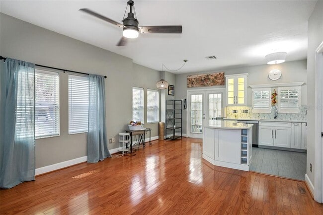 Building Photo - 632 Charles Ct S