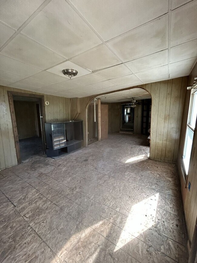 Building Photo - 305 S Sims St