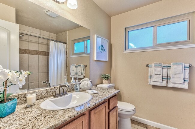 Building Photo - Ground Floor Condo at Footprints on the Bay