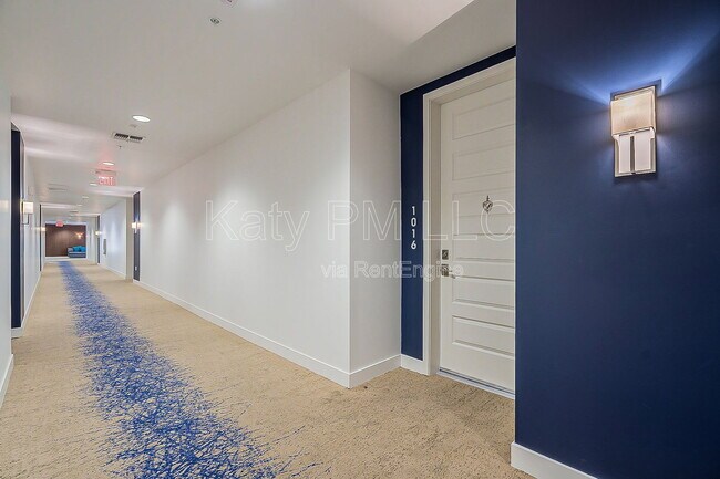 Building Photo - 7300 E Earll Dr