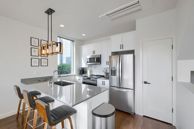 Building Photo - 760 N 72nd St