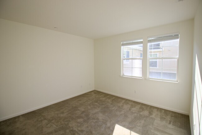 Building Photo - 643 Turnbuckle Dr